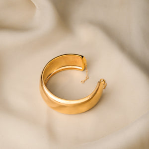 Grand Curve Gold Cuff