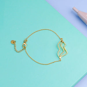 Gilded Lip Elegance Bracelet